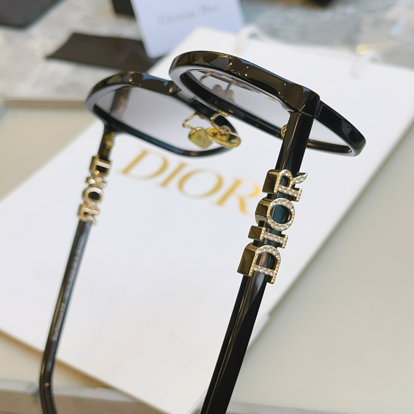 D Sunglasses - Image 3
